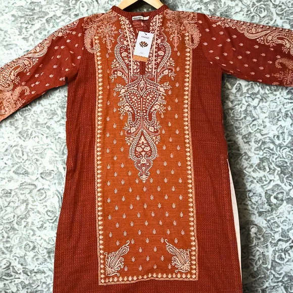 NWT New Embroidered Red Kurta Size Large Bust 21 - Picture 1 of 12